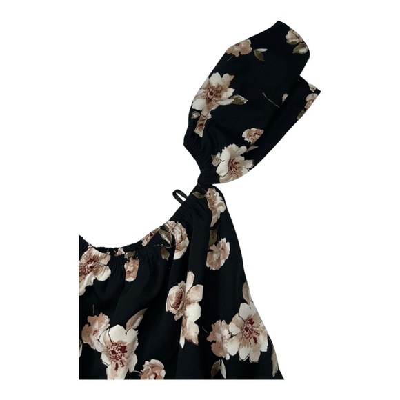 J.O.A. Los Angeles Black Floral Off-Shoulder TopSize: Small FLOWER TOP - Picture 11 of 13